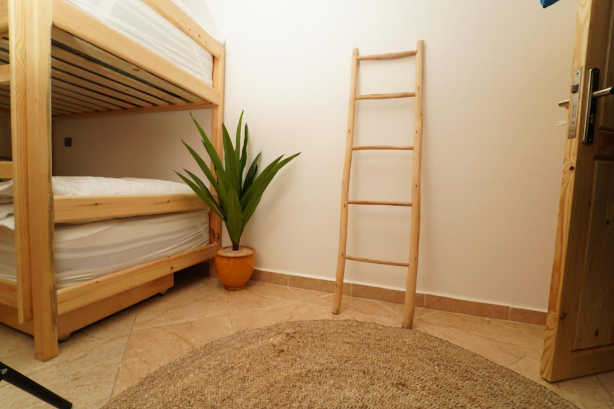 Waves Hunter Surf House Bed & Breakfast Agadir Luaran gambar