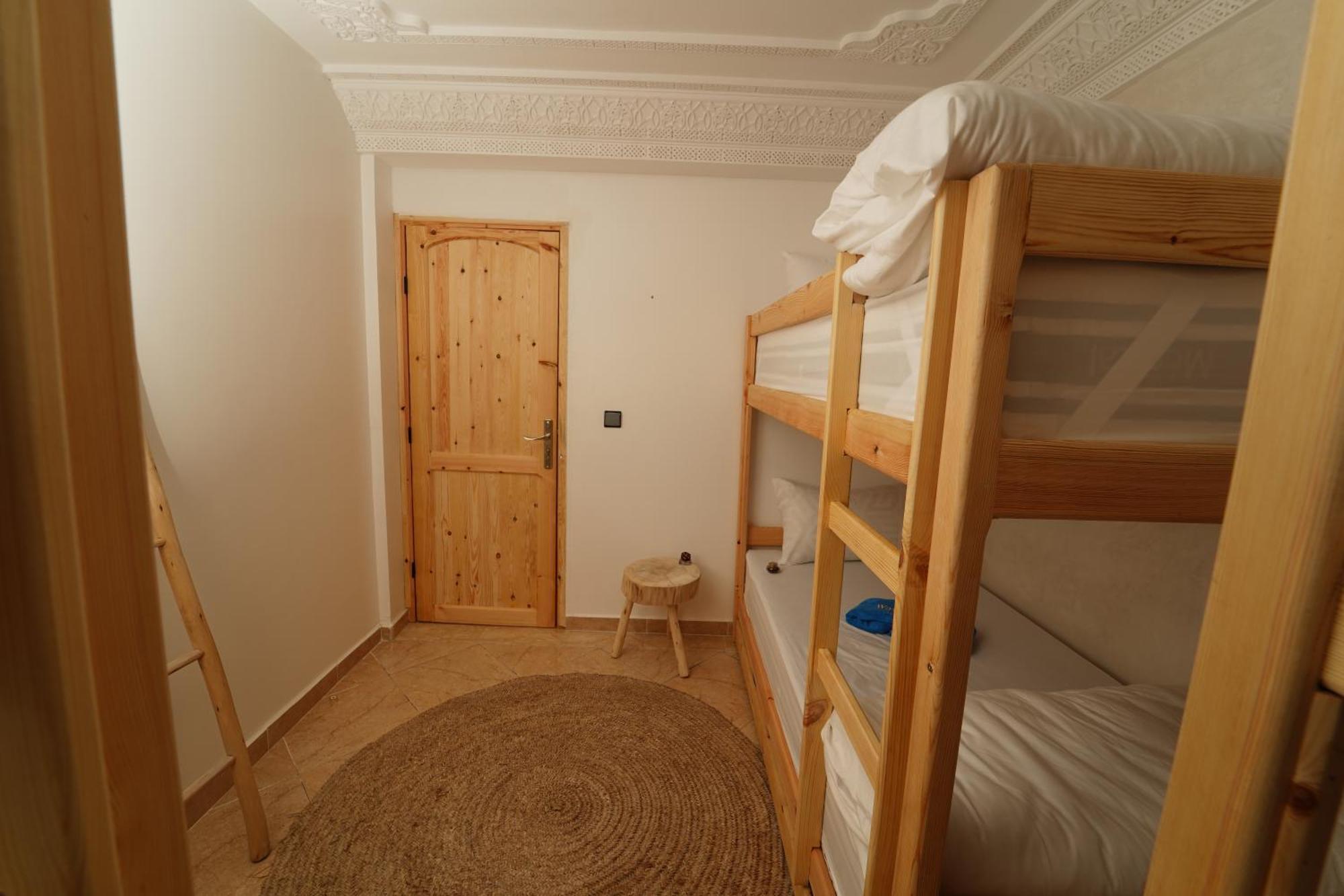 Waves Hunter Surf House Bed & Breakfast Agadir Luaran gambar